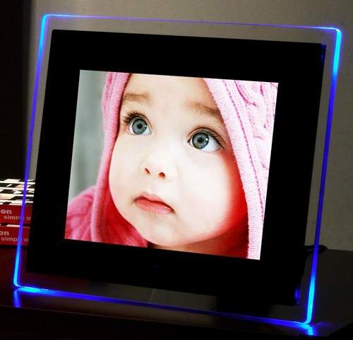 Digital Photo Frames 10" Digital Photo Frame. 1GB,  USB, Speakers & Remote.