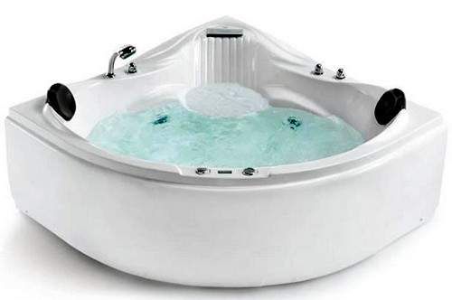 Hydra Corner Whirlpool Bath With Panel. 1520x1520x700mm.