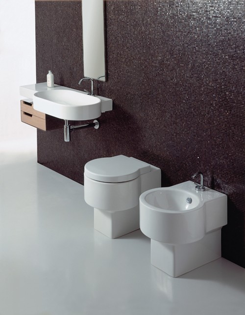 Larger image of Flame 4 Piece Bathroom Suite.