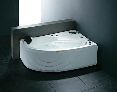 Example image of Hydra Corner Whirlpool Bath With Bath Panel. 1500x1000 (Right Handed).