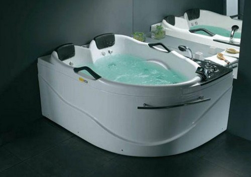 Example image of Hydra Corner Whirlpool Bath With Bath Panel. 1730x1260 (Right Handed).