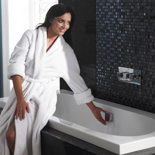 Example image of Hudson Reed Baths Deuce Round Double Ended Acrylic Bath. 1700x750mm.