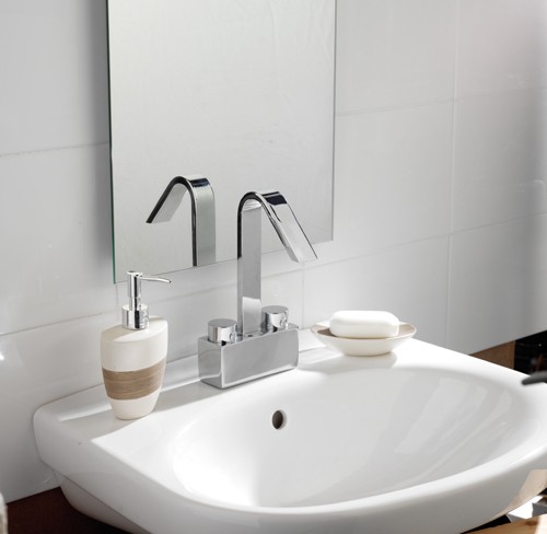 Example image of Hudson Reed Clio Dis Mono Basin Mixer with pop up waste and swivel spout.