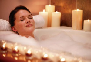 photolibrary_rf_photo_of_woman_relaxing_in_bath_before_bed